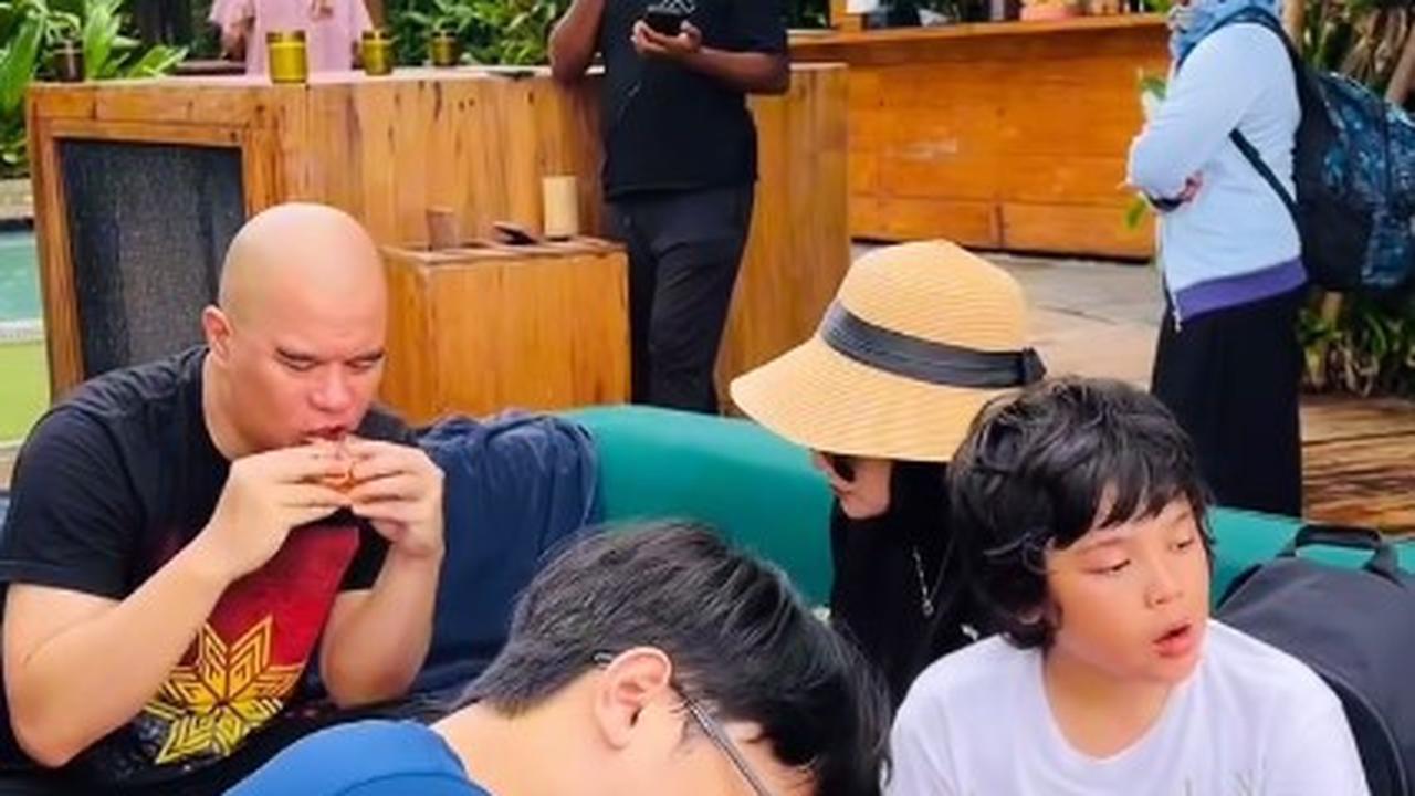 7 Potret Mulan Jameela dan Ahmad Dhani Nikmati Liburan Bareng Anak-Anak, Ada Alyssa Daguise si Calon Mantu