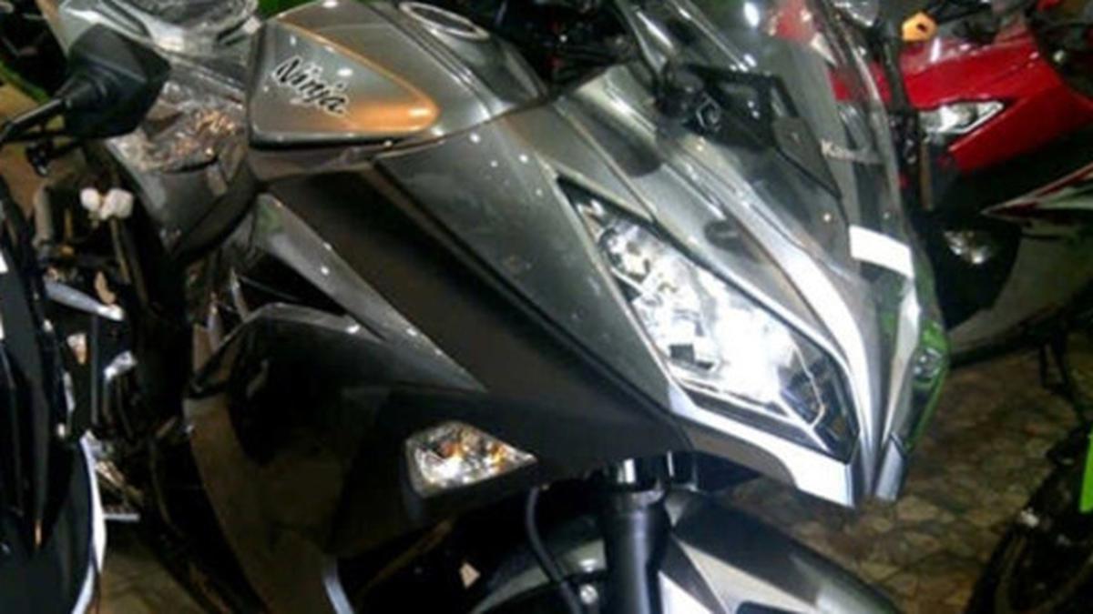 Inilah Warna Terbaru Kawasaki Ninja 250 - Berita Otosia.com