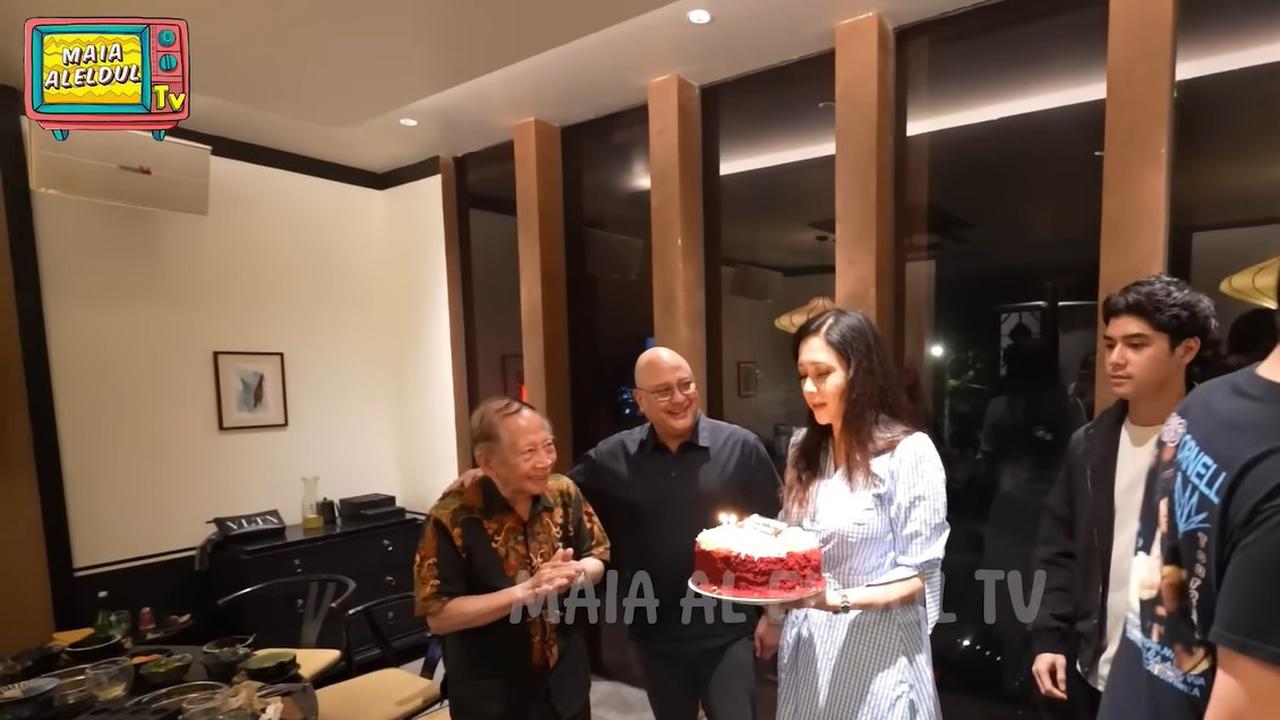 Perayaan Ultah Maia Estianty Dinner Bareng Suami, Orang Tua, Anak dan Calon Mantu yang Cantik-Cantik, Kumpul Semua!