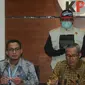 Wakil Ketua KPK, Alexander Marwata dan Juru Bicara KPK, Ali Fikri memberikan keterangan terkait OTT di Sidoarjo di Gedung KPK, Jakarta, Rabu (8/1/2020). KPK mengamankan uang senilai Rp1 miliar terkait kasus suap proyek infrastruktur di Dinas PUPR Kabupaten Sidoarjo. (merdeka.com/Dwi Narwoko)