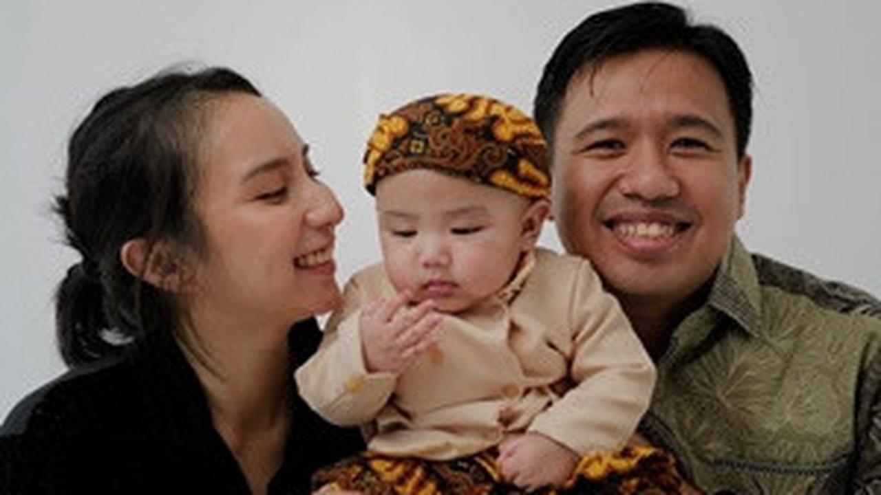 Potret Keluarga Joshua Suherman yang Sederhana, Rambut Clairine Clay Lepek dan Baby Elio Udah Kocak Sejak Dini