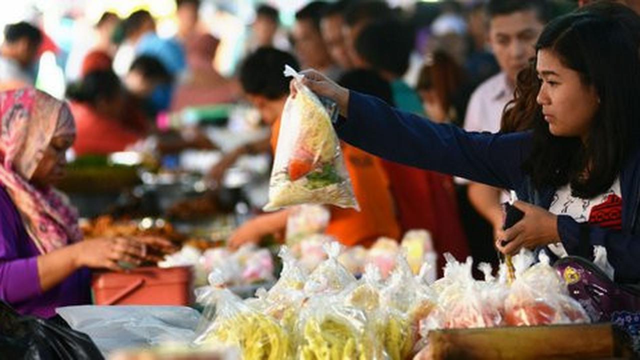 HUT RI ke 70, ribuan warga Bengkulu jajan gratis di Pantai Panjang