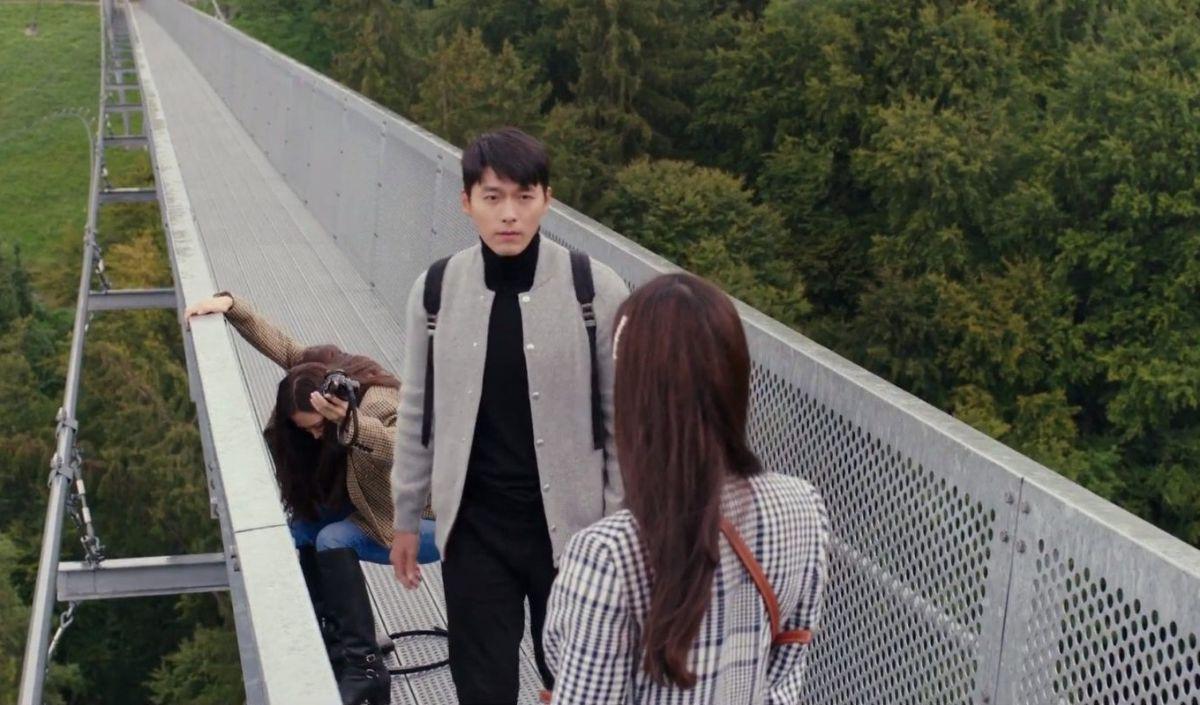 2.&nbsp;Panorama Bridge Swiss - 'CRASH LANDING ON YOU'