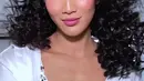 Aulia Sarah juga mengenakan kemeja putih yang difungsikannya bak outter. (FOTO: instagram.com/owliasarah/)
