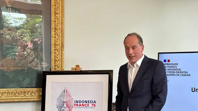 Duta Besar Prancis untuk Indonesia Fabian Panone dalam perayaan hubungan bilateral 75 tahun antara Prancis dan Indonesia di kediamannya di Jakarta, Rabu (11/12/2024). (Liputan6.com/Benedikta Miranti)