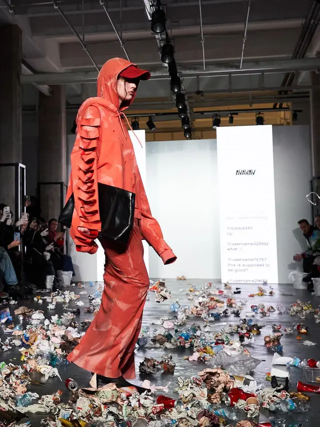 Show Kontroversial Brand Italia di Milan Fashion Week 2024, Runway Penuh Sampah hingga Model Ditimpuk Tamu