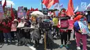 Ratusan aktifis perempuan dari 65 organisasi kemasyarakatan melakukan aksi memperingati Hari Perempuan Internasional di depan Istana Merdeka, Jakarta, Jumat (8/3). Aksi mengusung Panggung Politik Perempuan Independen. (merdeka.com/Arie Basuki)