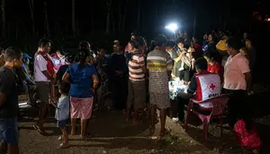 Malam Menyelimuti Pengungsian, PMI Beri Layanan Kesehatan Korban Gempa NTT