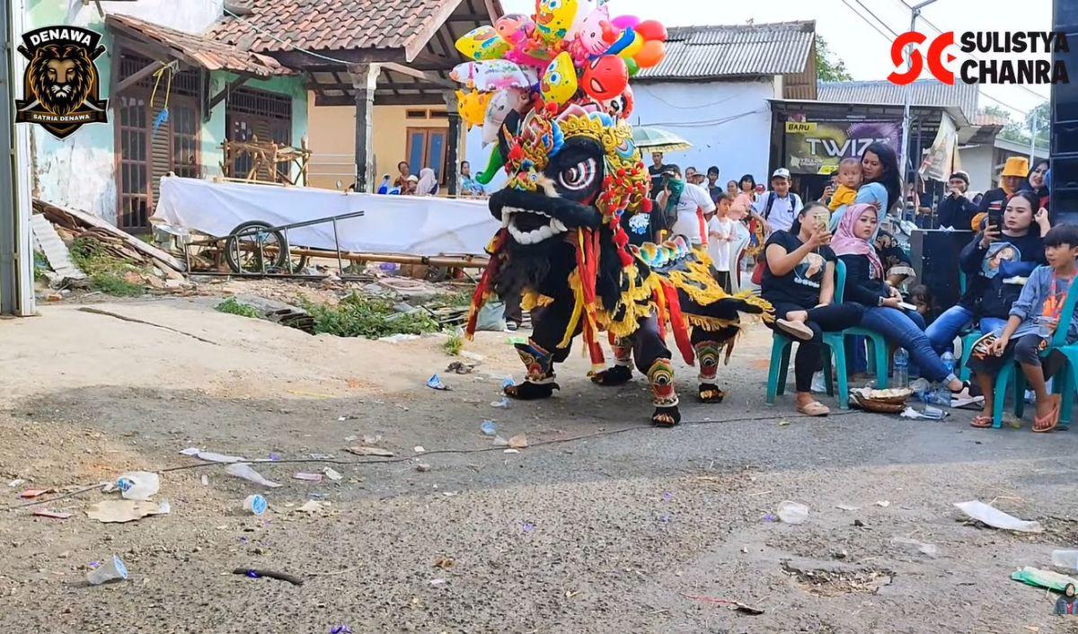 Tampilkan Gerakan Barong yang Atraktif
