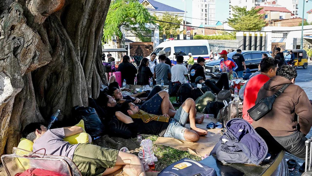 FOTO: KBRI Phnom Penh Dibanjiri WNI Keluar dari Jaringan Penipuan Daring