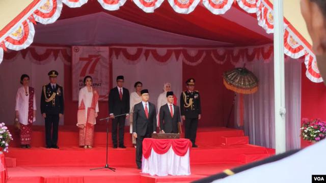 Aubade anak-anak diaspora Indonesia di AS menyanyikan 3 lagu kebangsaan dan 15 lagu daerah usai upacara peringatan HUT ke-77 Kemerdekaan RI (foto: VOA).