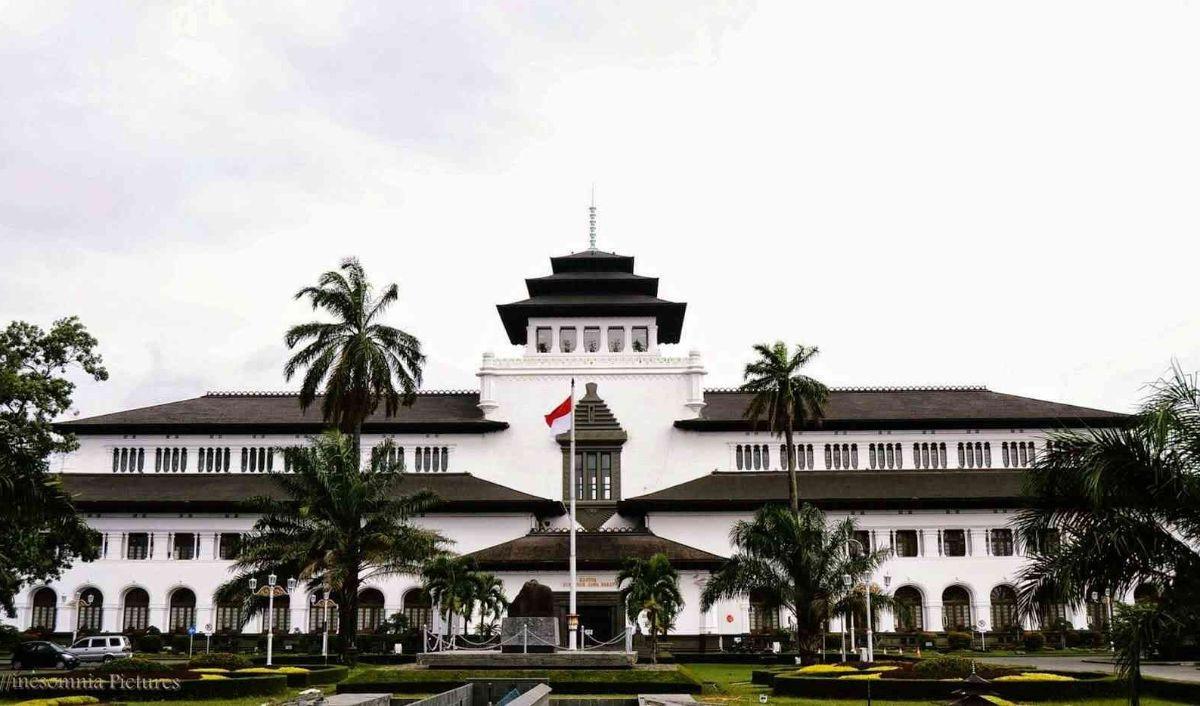 <b>Gedung Sate</b><br>