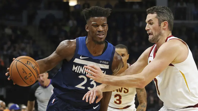 Jimmy Butler (no 23) jadi bintang kemenangan Timberwolves atas Cavaliers di ajang NBA