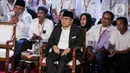 Calon Wakil Presiden nomor urut 1, Muhaimin Iskandar saat mengikuti paparan visi dan misi pada debat perdana Calon Presiden pada Pilpres 2024, Selasa (12/12/2023). (Liputan6.com/Faizal Fanani)