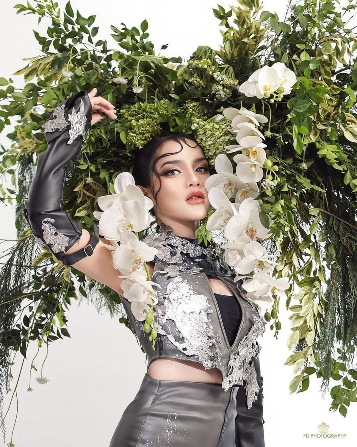 Bikin Takjub dan Berkali-Kali Dipuji Netizen, Ini 7 Potret Davina Karamoy dalam Penampilan Simple namun Tetap Berkelas - Photoshoot Terbaru Jadi Sorotan