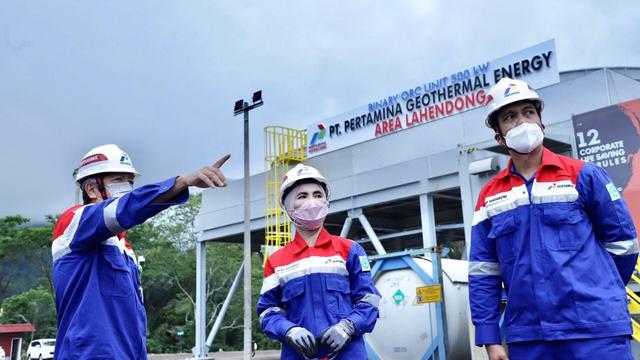 Direktur Utama Pertamina Nicke Widyawati di Kantor PGE area Lahendong, Tomohon, Sulawesi Utara. (Dok Pertamina)