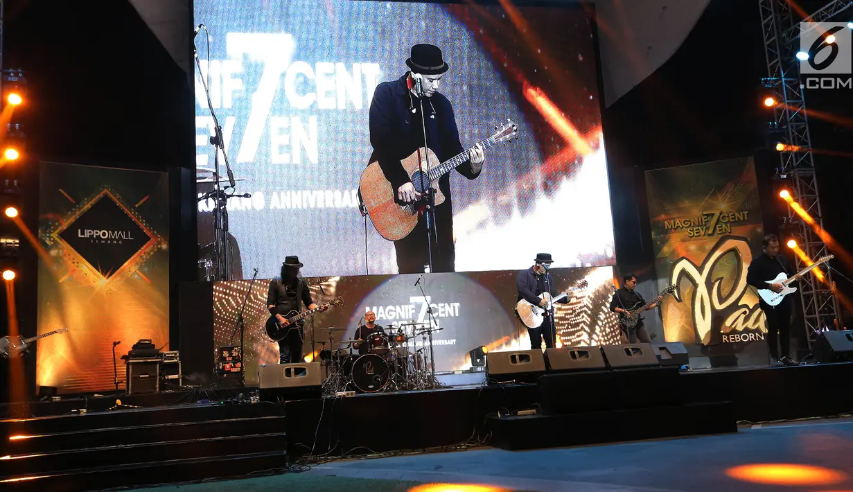 Grup Musik Padi Reborn tampil pada acara Magnificent Seven with Padi Reborn di Avenue of the Stars, Lippo Mall Kemang, Jakarta, Jumat (27/9/2019). Padi Reborn tampil memukau dalam rangka merayakan ulang tahun yang ke-7, Lippo Mall Kemang tersebut. (Kapanlagi.com/Budy Santoso)