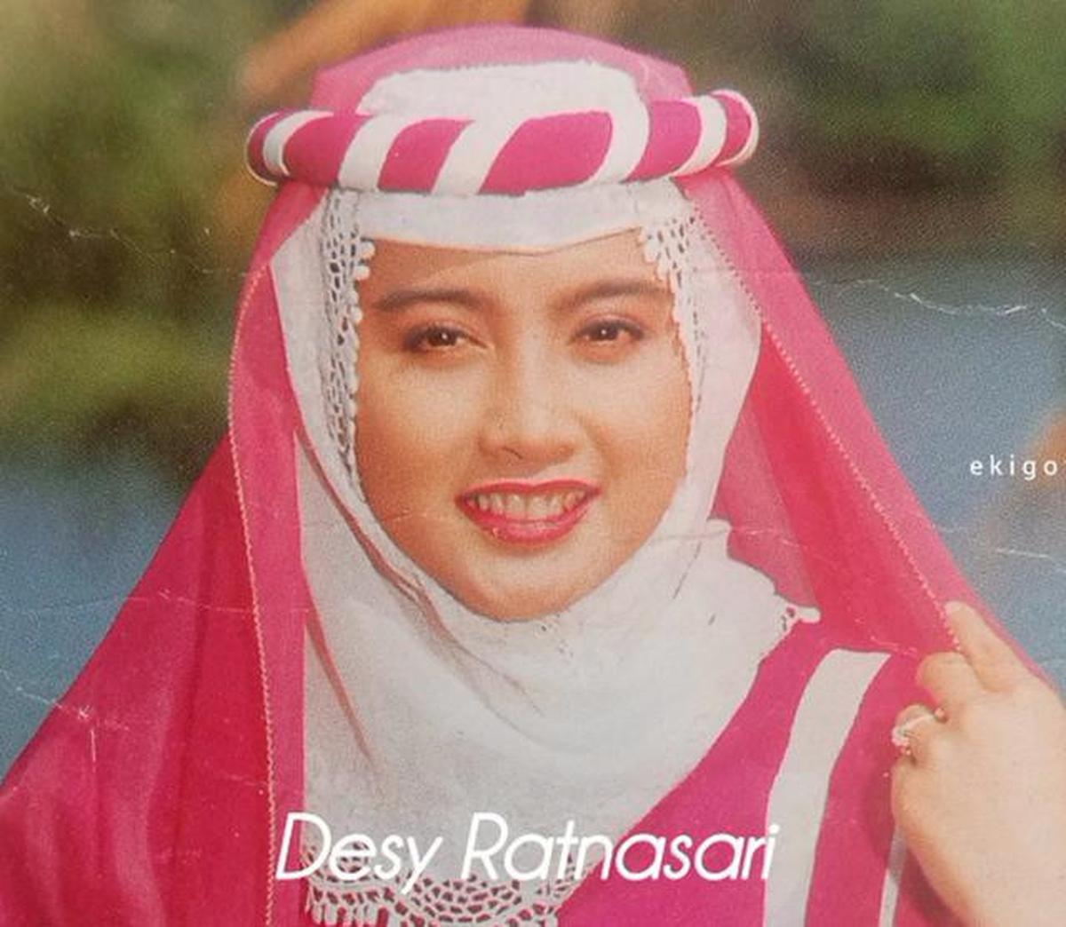 Pesona Hijab Artis Tahun 1997-an, Tak Lengkap Tanpa Kopiah