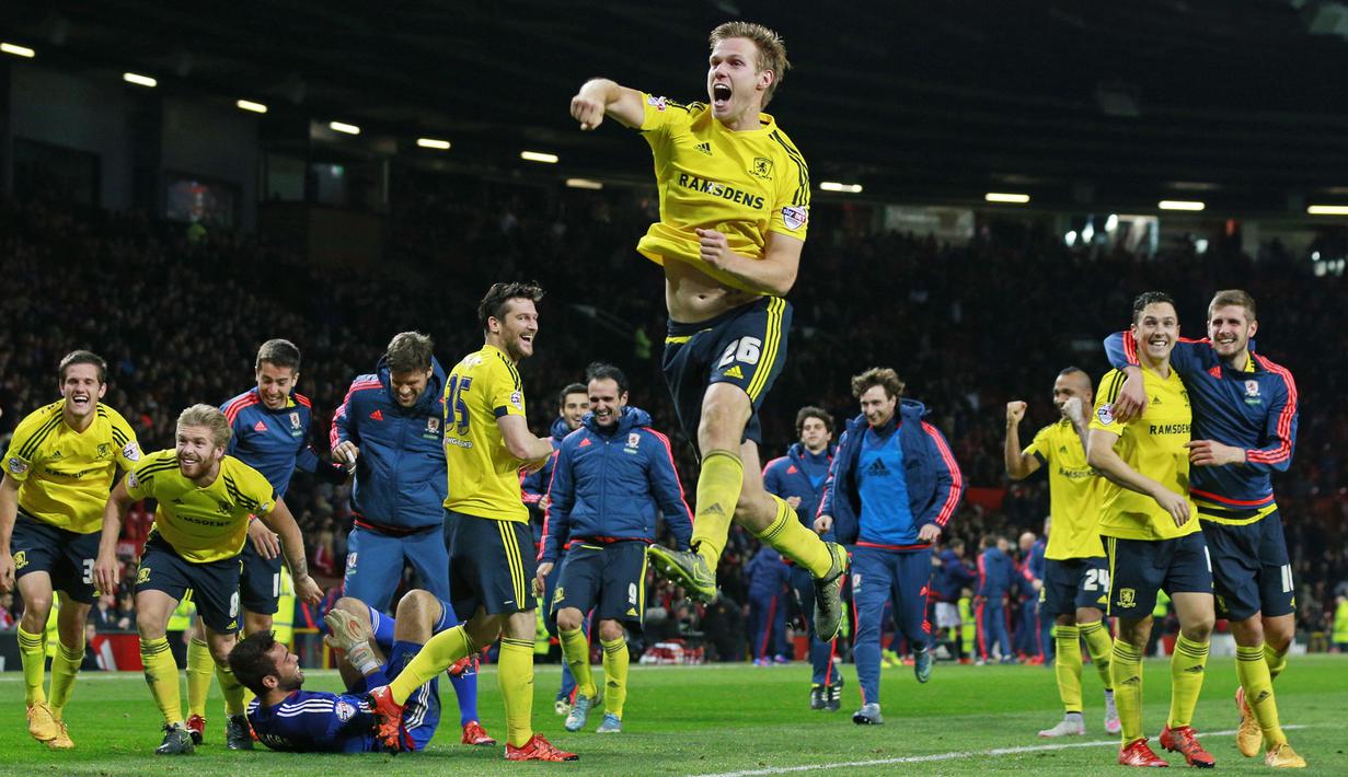 Para pemain Middlesbrough merayakan kemenangan atas Manchester United melalui adu penalti pada laga Piala Liga Inggris di Stadion Old Trafford, Inggris, Rabu (28/10/2015). (Action Images via Reuters/Jason Cairnduff)