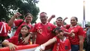 <p>Taufik dan keluarganya datang dari Belitung Timur untuk menyaksikan duel Timnas Indonesia vs Argentina di Stadion Utama Gelora Bung Karno (SUGBK), Senin (19/6/2023) malam. (Bola.com/M Iqbal Ichsan)</p>