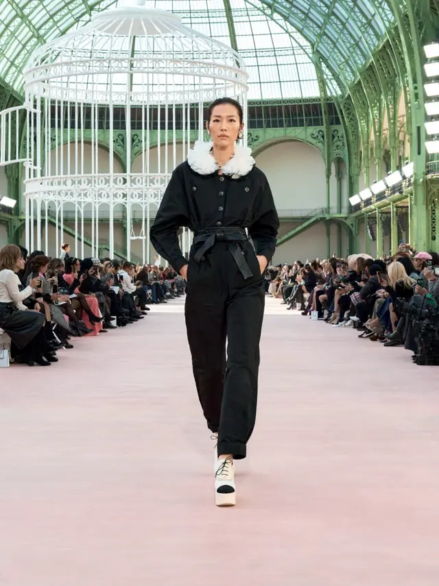Chanel Merayakan Kebebasan Perempuan dalam Koleksi SS25 di Grand Palaisf