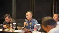 Asdep Pelindungan Data dan Transaksi Elektronik Kemenko Polkam, Syaiful Garyadi saat Rapat koordinasi yang dihadiri oleh Diskominfo Provinsi DIY, seluruh Diskominfo Kabupaten/Kota se-DIY, serta narasumber dari Kementerian Komunikasi dan Digital (Kemenkomdigi) dan Badan Siber dan Sandi Negara (BSSN), Jumat (20/6/2025). (Foto: Tim Humas Kemenko Polkam).