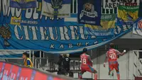 Pesepak bola Persib Bandung Adam Alis merayakan gol kemenangan ke gawang Garudayaksa FC dalam pertandingan pekan ketujuh BRI Super League 2026/2027 di Stadion Pakansari, Cibinong, Minggu (25/10/2026). Gol pada menit ke-90+2 tersebut memastikan kemenangan Persib dengan skor 2-1. (KLY/Budy Santoso)