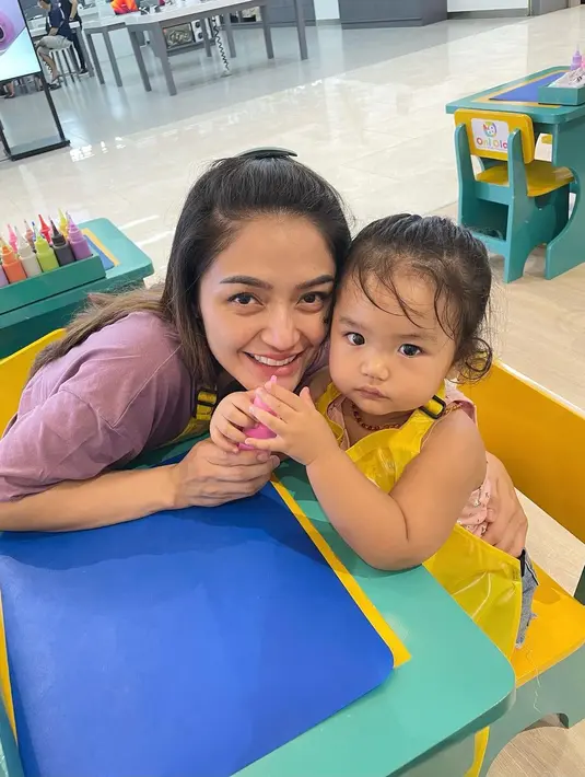 Meski telah berat badan sekarang 50 kg, ia mengaku masih tetap menjalani diet seperti yang dilakukan sebelumnya. Sibad mengaku sengaja menurunkan berat badan agar bisa kembali tampil prima sebelum kembali berkarya. [Instagram/sitibadriahh]