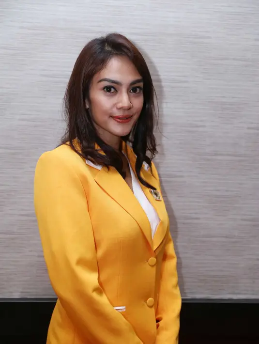 Saat menjalani sidang cerai, perempuan kelahiran Jakarta, 19 Januari 1984 itu hanya datang sekali. Selanjutnya, ibu satu anak itu memilih absen dan mewakilkan pada kuasa hukumnya.  (Nurwahyunan/Bintang.com)