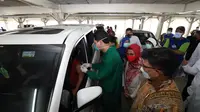 Menkominfo Johnny G Plate bersama Dirut XL Axiata meninjau Sentra Vaksinasi Indonesia Bangkit yang diinisiasi XL Axiata dan RSUI (Foto: XL Axiata)
