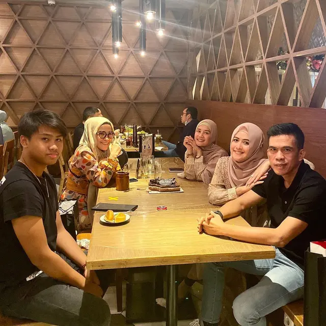 Segera Menetap di Sulawesi, Ini 6 Potret Meggy Wulandari Bareng Keluarga Suami