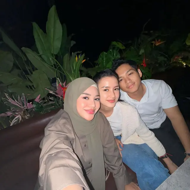 Bakal Kuliah di Inggris, Ini 6 Potret Dinner Sarah Menzel Bareng Keluarga Azriel