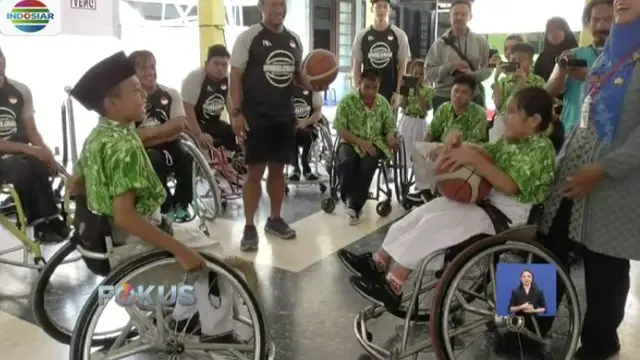 Timnas basket kursi roda gelar sosialisasi untuk mencari bibit baru di Yayasan Pembinaan Anak Cacat (YPAC) Solo, Jawa Tengah.
