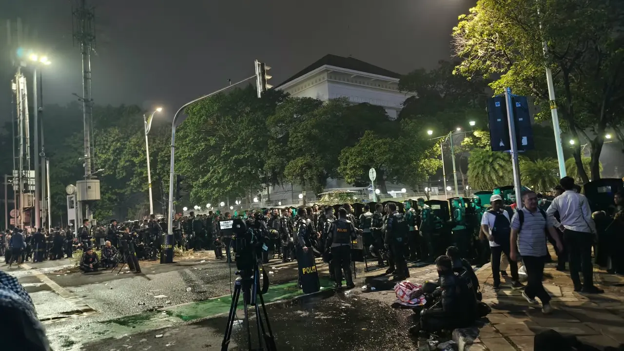 Momen Massa Demo Dibubarkan Berujung Ricuh di Imam Bonjol