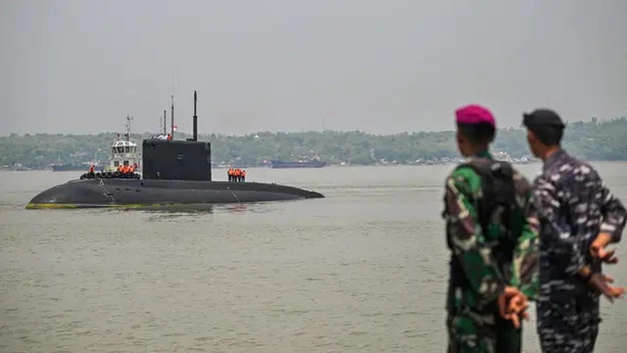 Ikut Latihan Gabungan, Kapal Selam Rusia Berlabuh di Surabaya