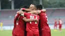 Timnas Indonesia akhirnya menutup babak pertama dengan keunggulan 2-0 setelah Dendy Sulistyawan mampu menjebol gawang Brunei Darussalam pada menit ke-41 dalam sebuah kemelut di depan gawang. (Bola.com/Zulfirdaus Harahap)