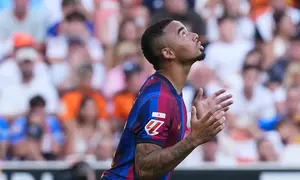 Pemain Barcelona, Gabriel Jesus, beraksi dalam pertandingan Liga Spanyol antara Valencia dan Barcelona, Minggu (6/9/2026) malam WIB. (AP Photo/Alberto Saiz)