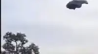 Penjelasan BMKG soal Gumpalan Hitam Beterbangan di Langit Subang: Bukan Fenomena Atmosfer