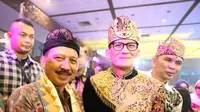 PJ Bupati Klungkung, I Nyoman Jendrika (kiri) dan saat menghadiri undangan launching KEN oleh Menteri Pariwisata dan Ekonomi Kreatif, Sandiaga Salahuddin Uno di Gedung Sasono Langen Budoyo, Taman Mini Indonesia Indah (TMII), Jakarta Timur pada Sabtu malam (28/01/2024).