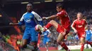 Mark Gonzalez (kanan) pengguna jersey benomor punggung 11 di Liverpool ini berasal dari Chili, Mark bermain dari 2006 hingga 2007 untuk The Reds. (AFP/Paul Barker)