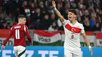 Gelandang Turki #08, Arda Guler, bereaksi selama pertandingan leg kedua play-off UEFA Nations League A/B antara Hungaria dan Turki di Budapest, Hungaria, pada 23 Maret 2025. (Attila KISBENEDEK/AFP)