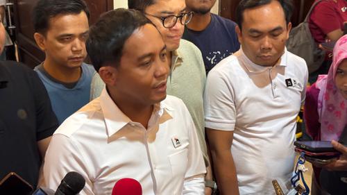 Menteri Kehutanan yang juga Sekretaris Jenderal DPP PSI Raja Juli Antoni, meninjau langsung kesiapan lokasi pelaksanaan Kongres PSI di Solo, Jumat (18/7/2025).