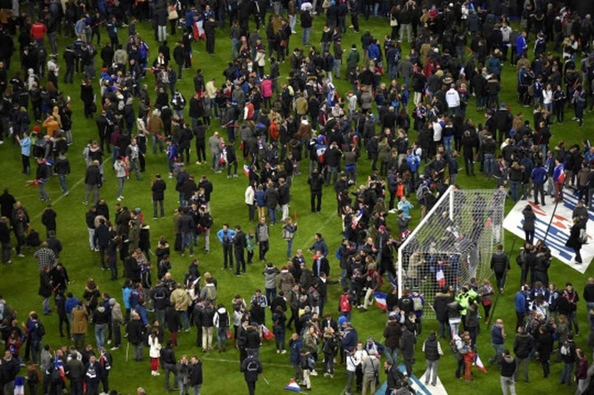 Suasana ribuan penonton laga Prancis-Jerman berhamburan akibat bom