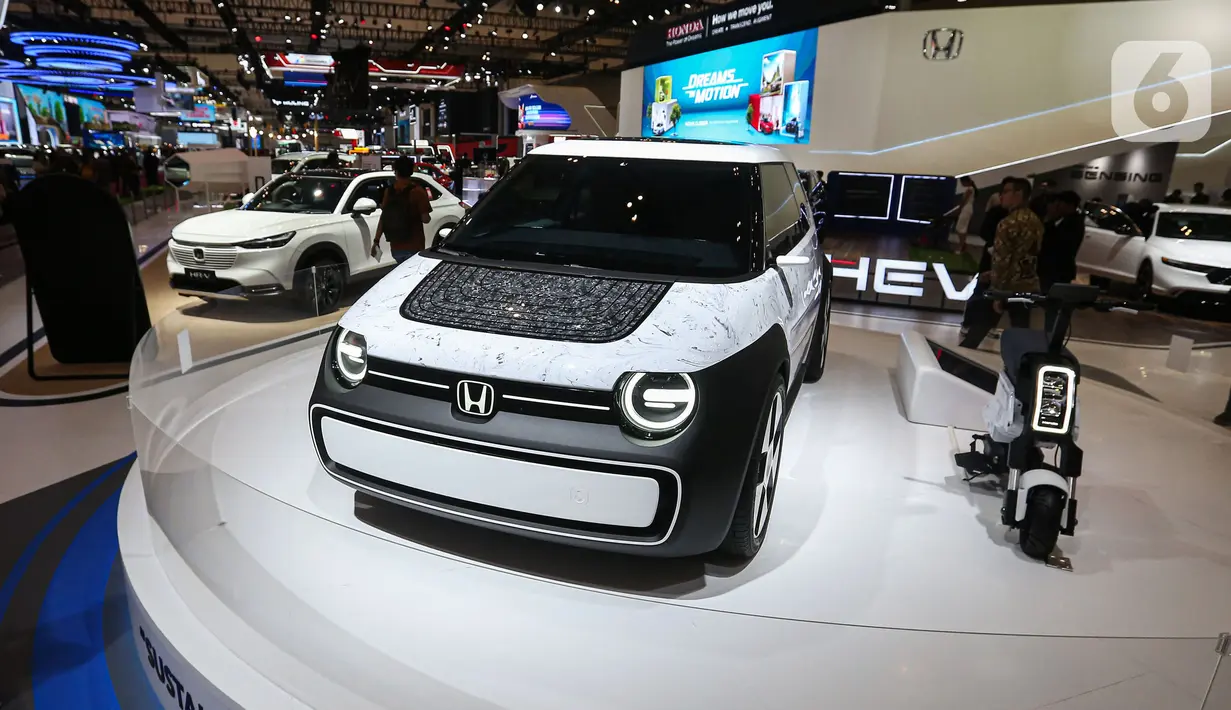 Honda STEP WGN e:HEV merupakan mobil Upper MPV yang menggunakan teknologi hybrid terbaru yang efisien, bertenaga, sekaligus ramah lingkungan. (Liputan6.com/Angga Yuniar)