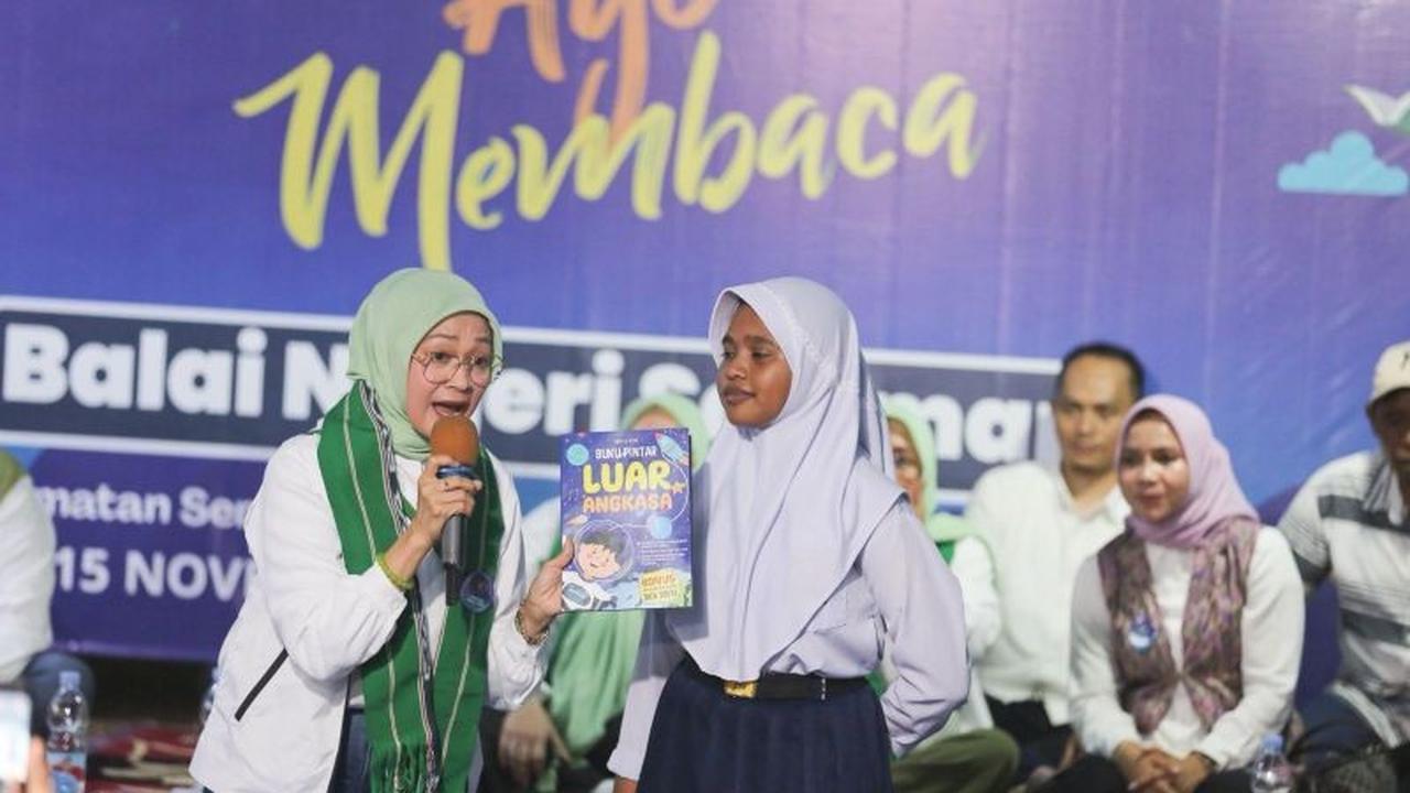 Rustini Muhaimin Kampanyekan Gerakan Membaca 'Jendela Dunia Kita' di Maluku Tengah