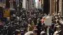 <p>"Meskipun mungkin ada beberapa perusuh berpikir untuk datang ke kota kami besok (Selasa), pesan kami jelas, sederhana: 'kendalikan dirimu'," tegas Wali Kota New York Eric Adams dalam konferensi pers. (AP Photo/Yuki Iwamura)</p>