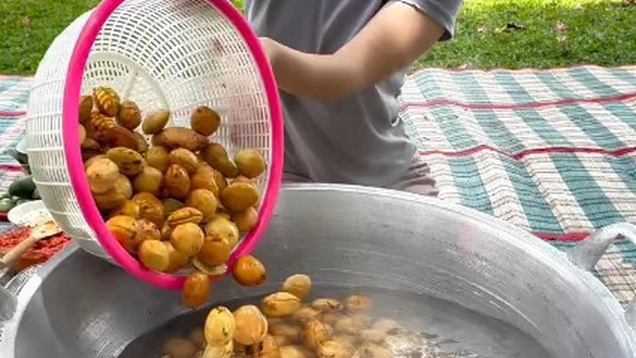 Sederet Potret Angbeen Rishi Masak Besar untuk Karyawan, dari 5 kg Jengkol - Puluhan Ikan Lele
