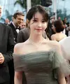 Solois IU dikenal dengan julukan Nation Sweetheart. (Foto: Instagram/dlwlrma)