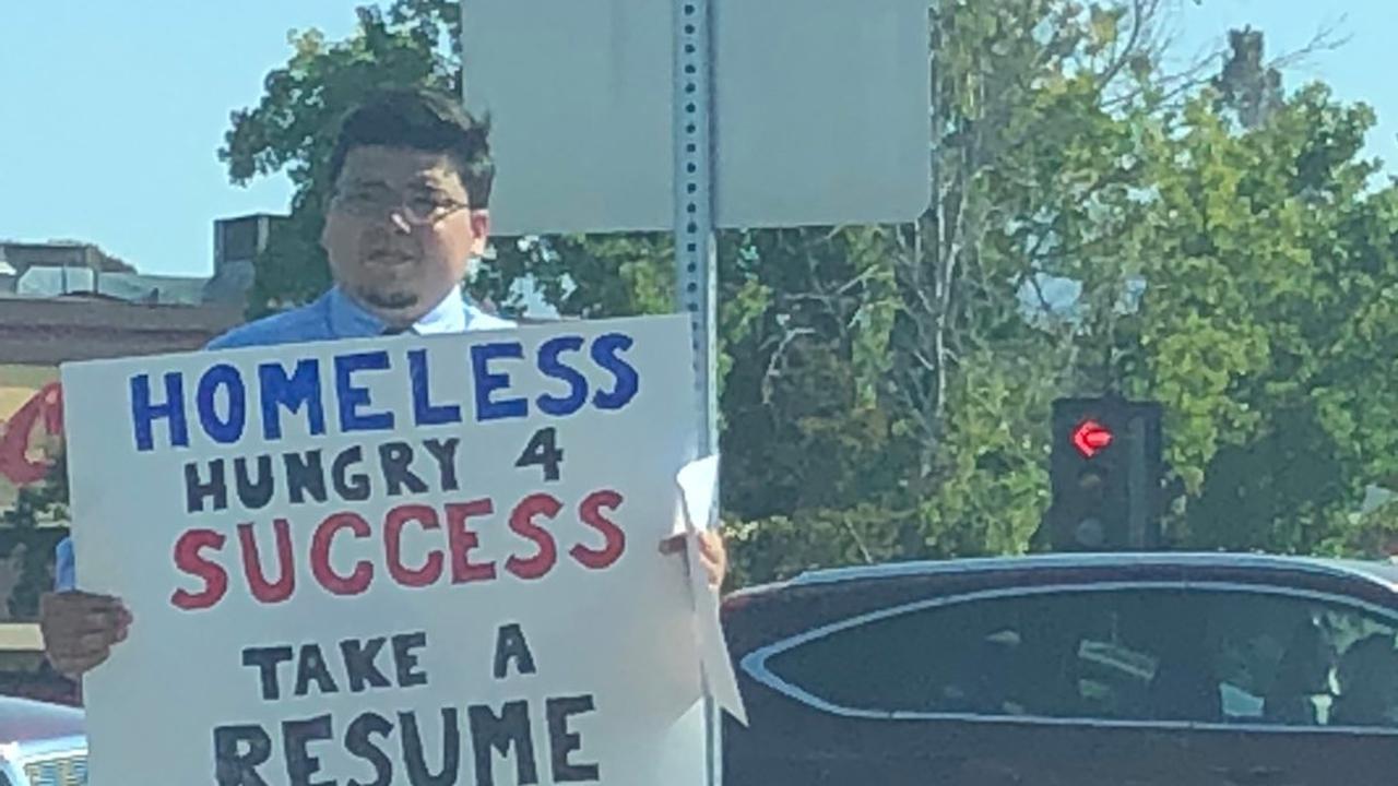 Seorang gelandangan melakukan cara unik mencari pekerjaan, dan hal itu membuahkan tawaran langsung dari Google. (Twitter: Jasmine Scofield)