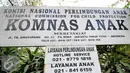 Papan nama Komisi Nasional Perlindungan Anak di Pasar Rebo, Jakarta Timur, Kamis (2/7/2015). Ketua Komnas PA meminta kepada aparat kepolisian segera mengungkap penyebab kebakaran di Komnas PA. (Liputan6.com/Yoppy Renato) 